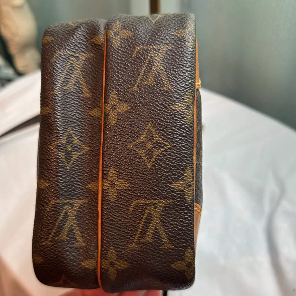 Louis Vuitton Amazone Crossbody Monogram